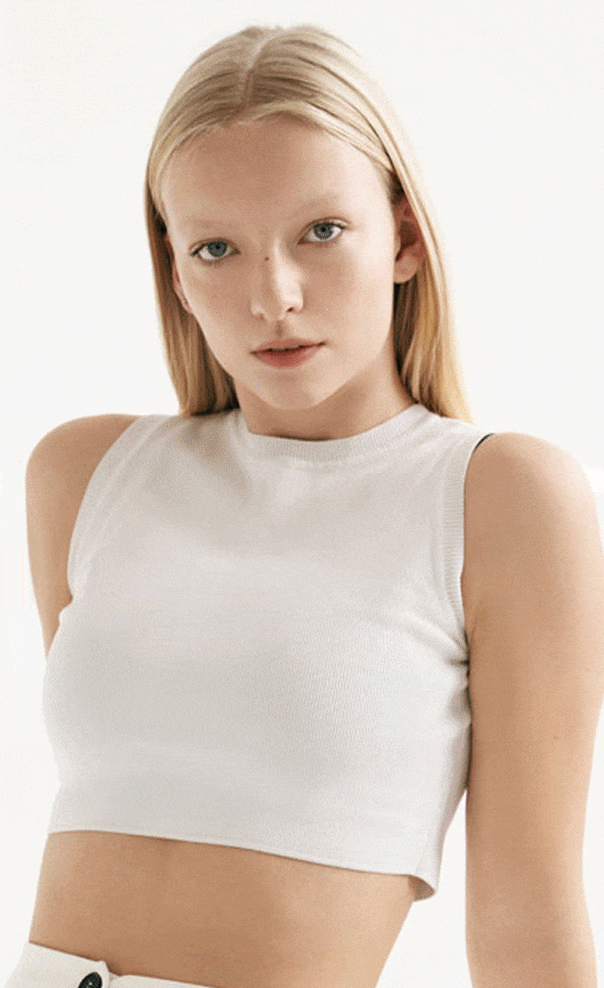 Maggie Soler<br /><span class="model-data-overview">EU 173cm | US 5′ 8”</span>
